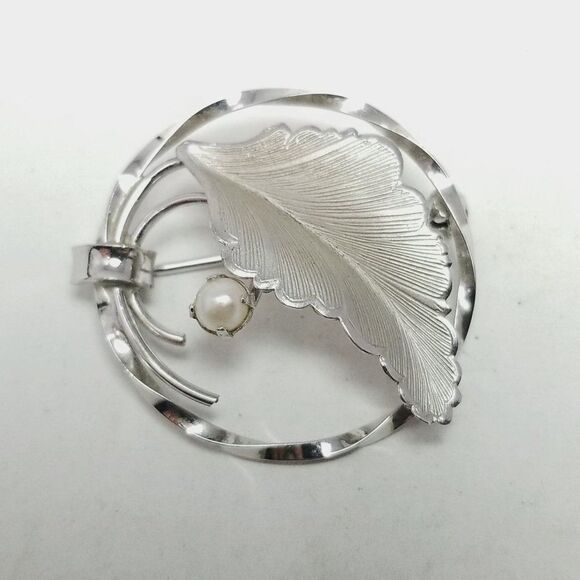 Vintage Sterling Silver Leaf and Faux Pearl Circle Brooch Signed C.R. Co, Estate - Picture 2 of 7